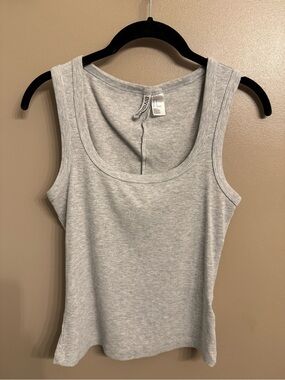 EUC Women’s Divided H&M tank